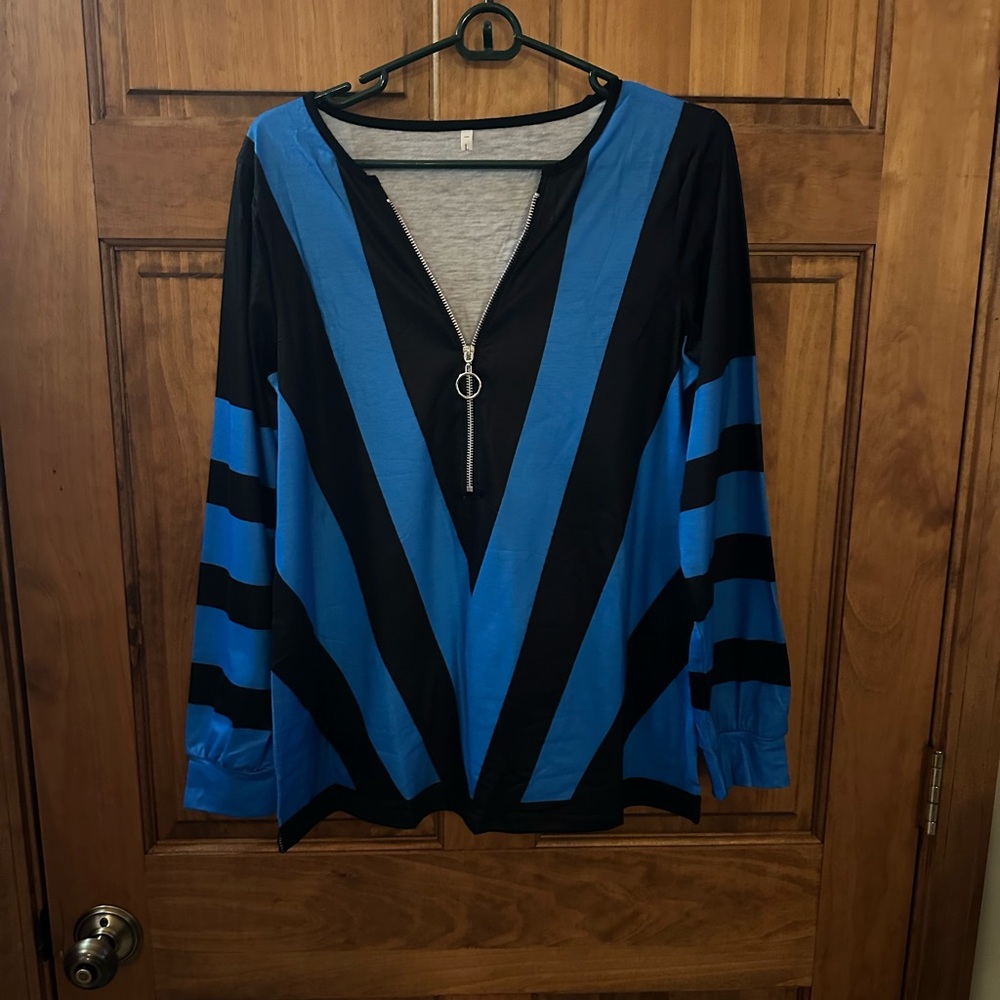 Blue and Black Zipper zip upV-Neck Women's sweater top! Size large! - Picture 2 of 6